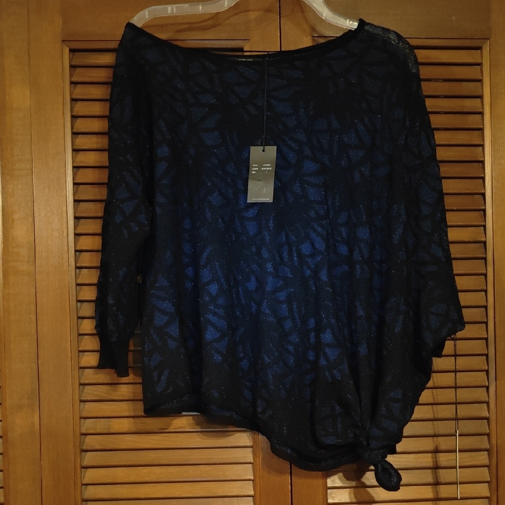 NWT Vertigo Pattern Top
